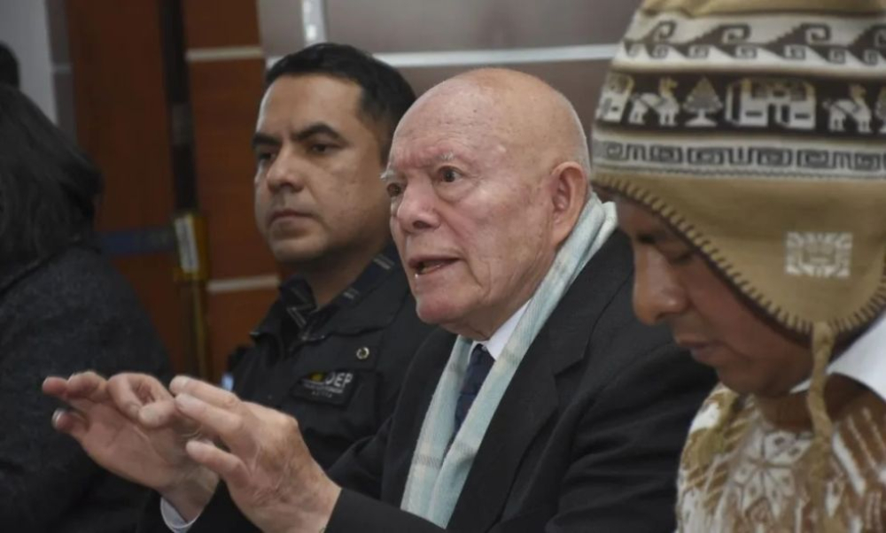 TSE: Hassenteufel no renunció, pidió licencia por 3 días