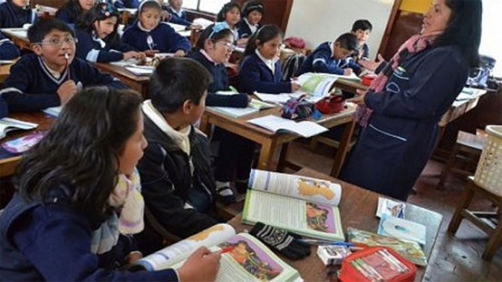 Nueve municipios del país regresan desde el lunes a clases a distancia y el resto de forma presencial.