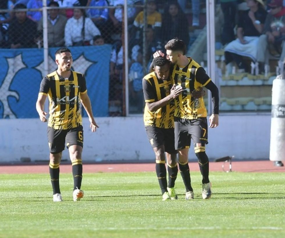 El Tigre ruge en el clásico paceño con una remontada y deja a Bolívar lejos de la punta