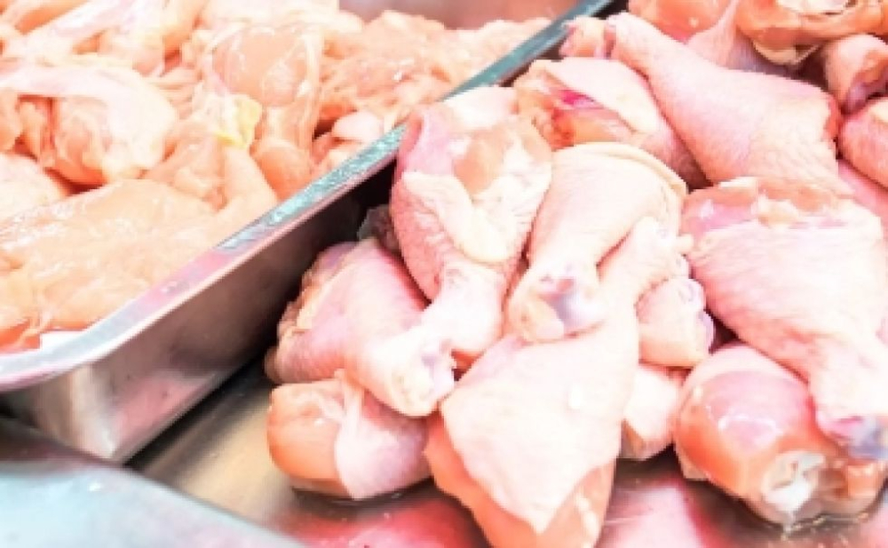 Gobierno plantea que el precio del pollo baje a Bs 18,50 por kilo ante nueva estructura de costos