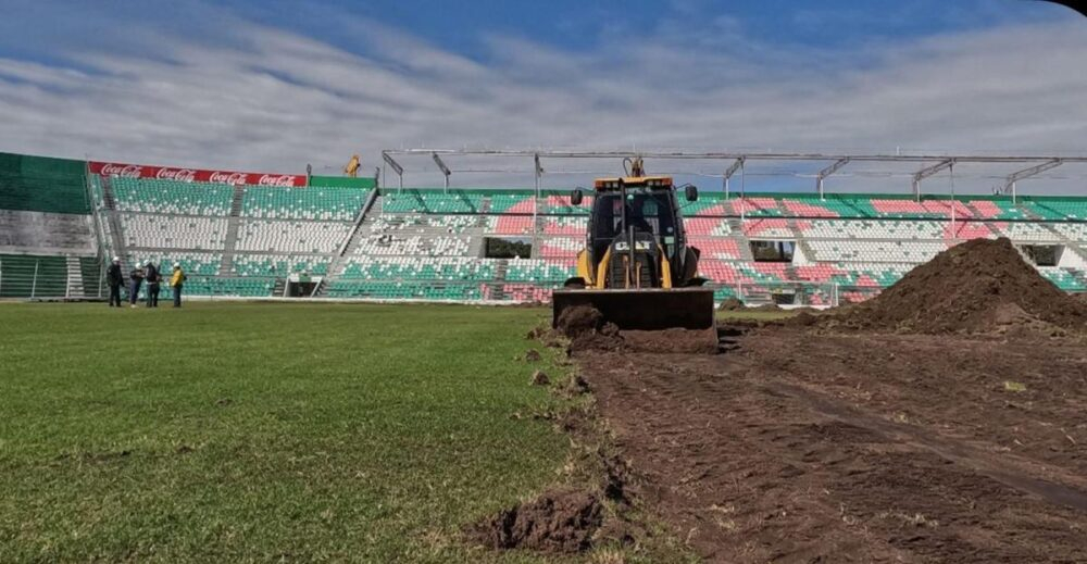 Iluminación y césped: el dinero que Conmebol destinó para el Tahuichi