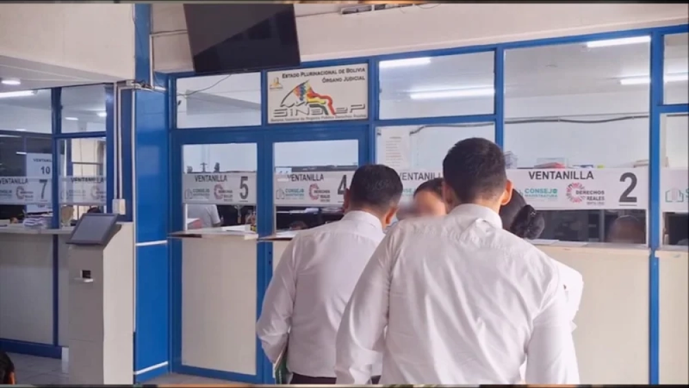 Allanan oficinas de Derechos Reales en Santa Cruz por presunta manipulación informática