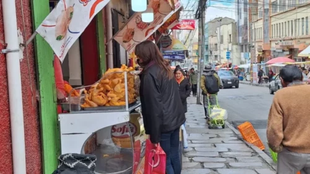 Avicultores advierten que el precio del pollo se incrementará por el invierno y la crisis económica