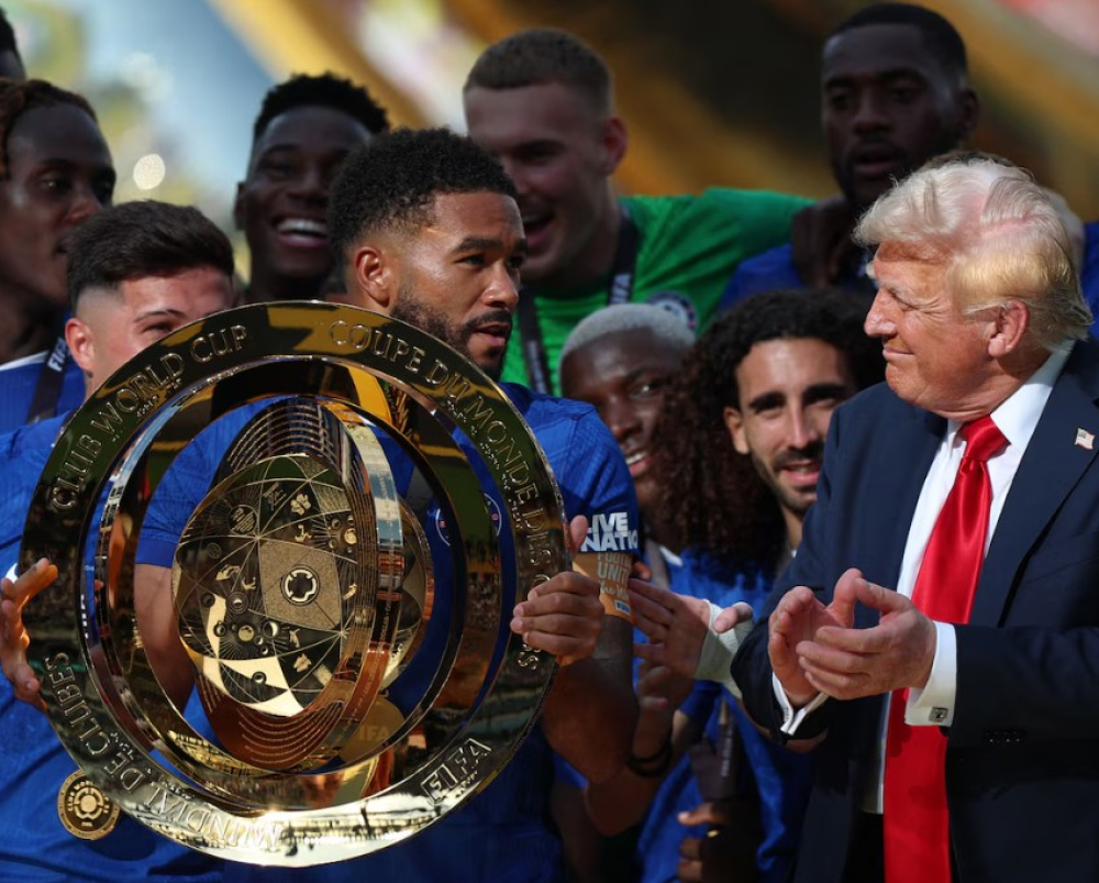 Trump fue protagonista de la ceremonia de premiación y le entregó el trofeo de campeón del Mundial de Clubes al Chelsea