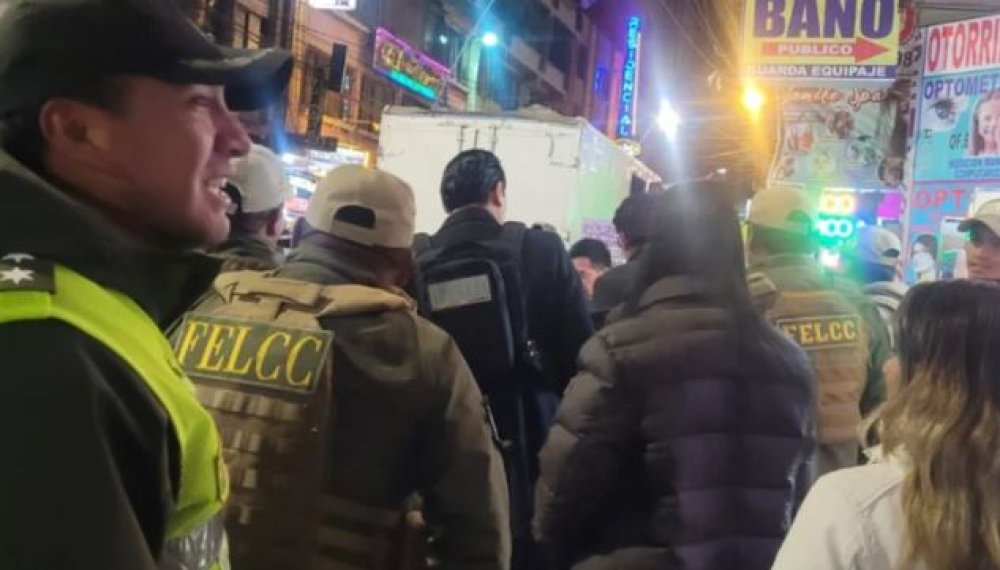 Dos aprehendidos por proxenetismo y dos menores rescatados en operativo de zonas rojas de El Alto