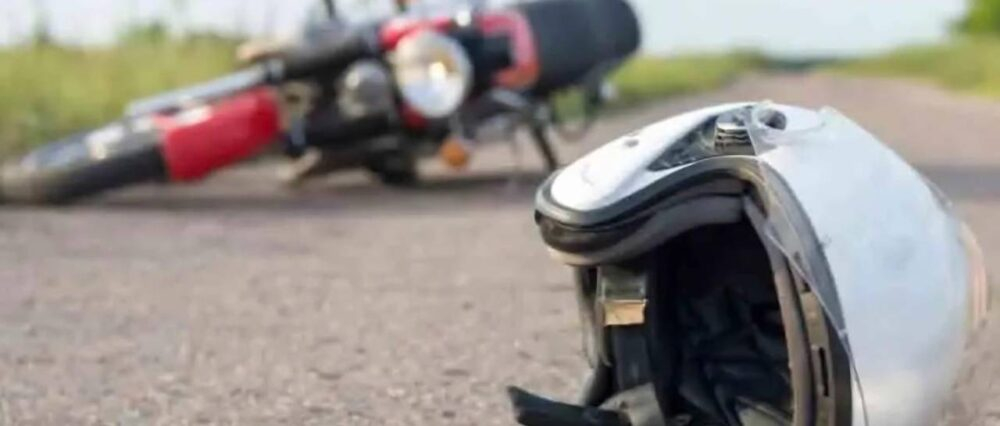 Dos heridos tras choque de una motocicleta con un minibús en Yapacaní