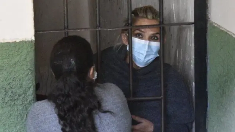 Jeanine Áñez enfermó de influenza y no dejaron que reciba atención médica, así lo indicó su hija