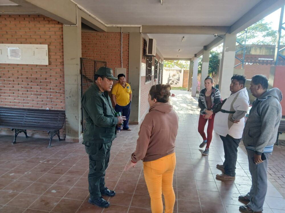 Antisociales irrumpieron en unidad educativa y roban computadoras y dinero